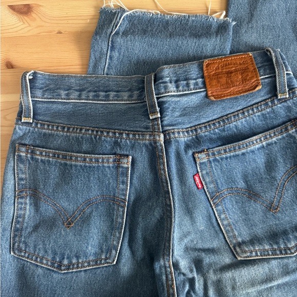 Levi’s Wedgie Straight Jean - Picture 5 of 9